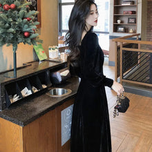 Load image into Gallery viewer, Vintage Black Velvet Dress Women Autumn Winter Warm Long Sleeve Maxi Dress French Elegant V-Neck Party Dresses
