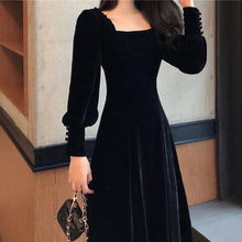 Load image into Gallery viewer, Vintage Black Velvet Dress Women Autumn Winter Warm Long Sleeve Maxi Dress French Elegant V-Neck Party Dresses
