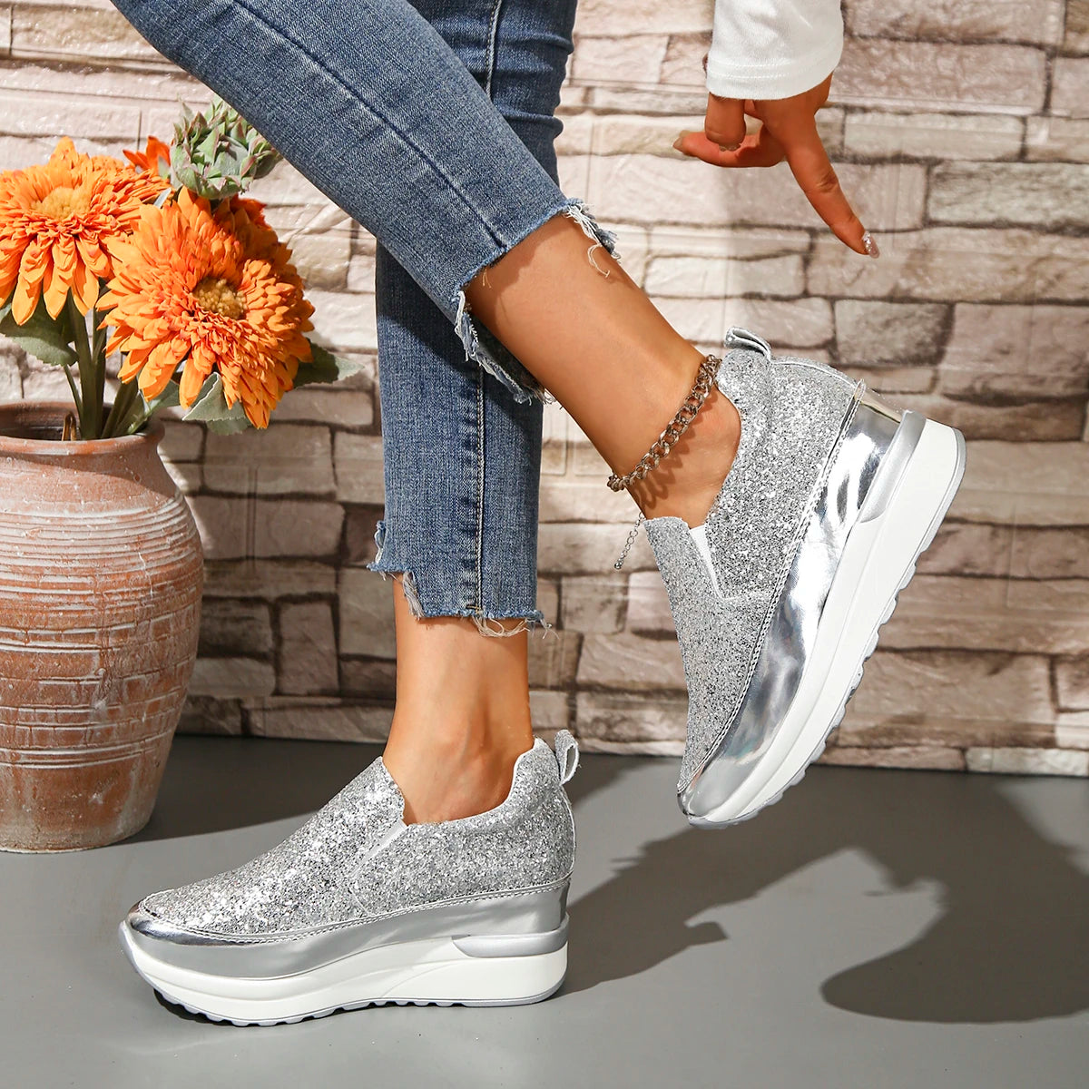 Fashion Glitter Platform Sneakers Women Casual Thick Bottom Slip On Walking Shoes Woman Anti Slip Silver Sports Shoes Plus Size