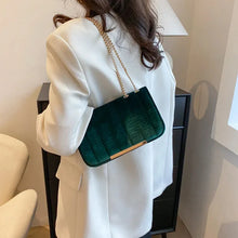 Load image into Gallery viewer, Fashion Trend Velvet Small Square Crossbody Bags Spring New Chain Shoulder Messenger Bag Casual Simple Handbags
