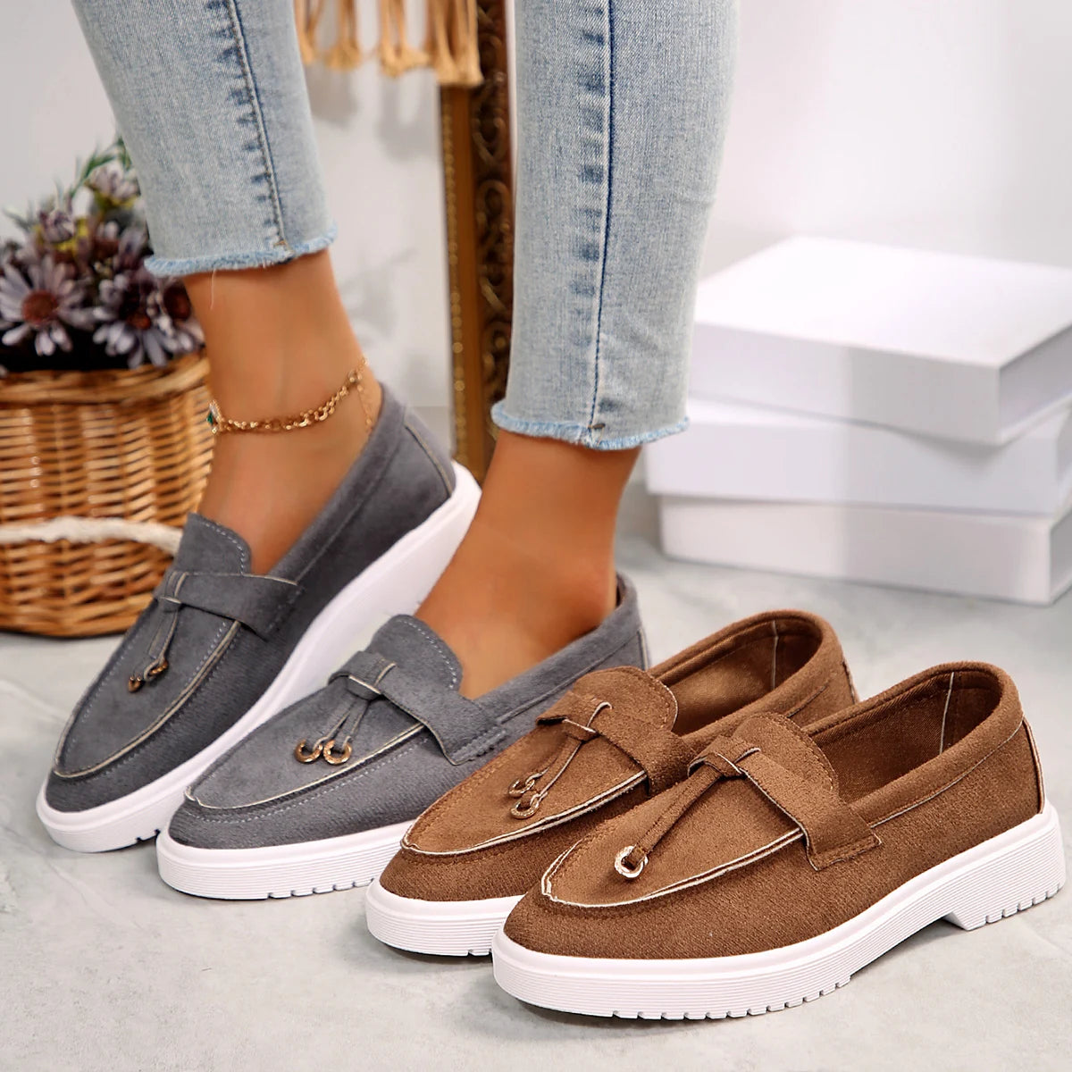 Women's Metal Decoration Loafers Comfortable Slip On Flat Shoes for Women Spring Summer Lightweight Casual Flats Plus Size