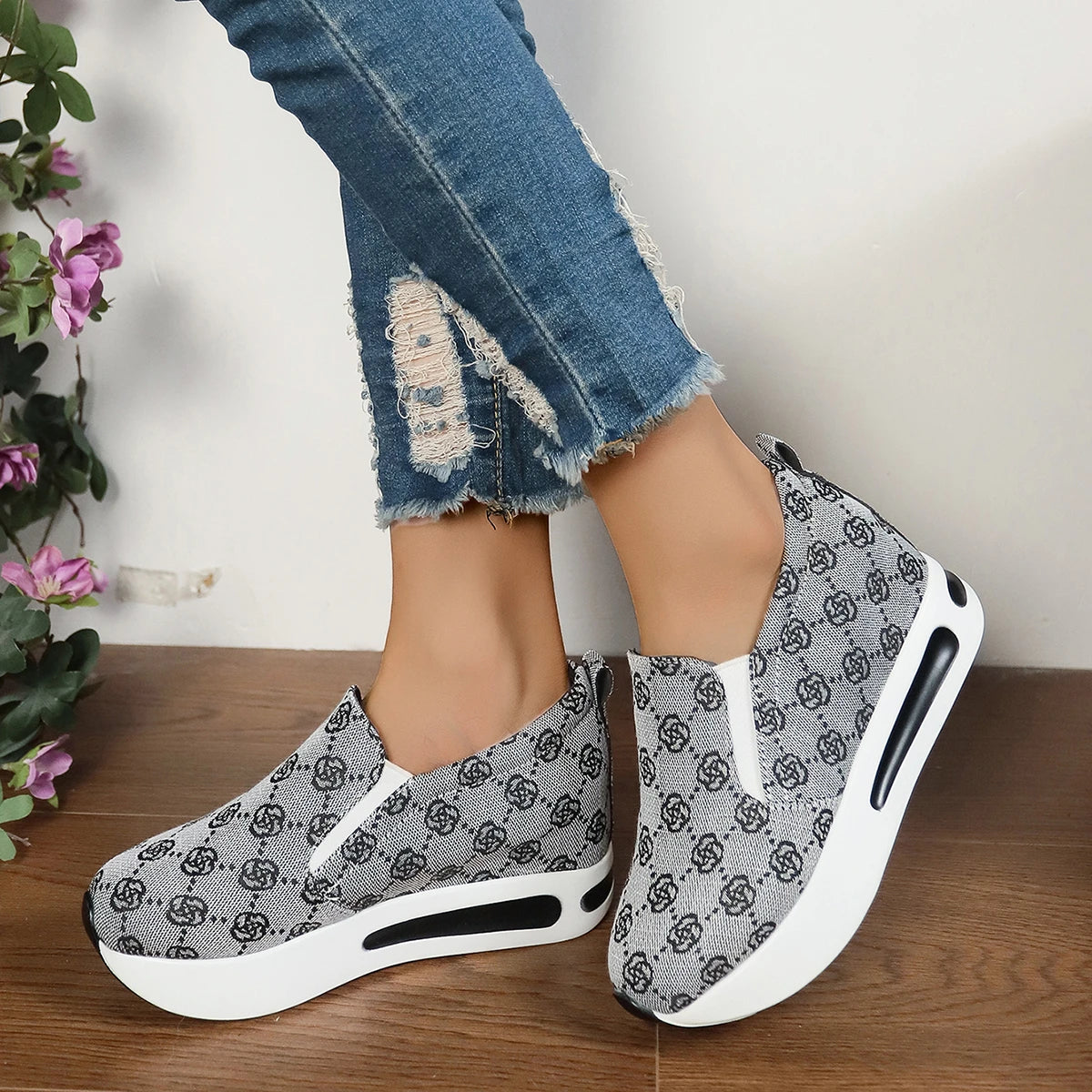 Fashion Embroidered Platform Sneakers for Women Spring Comfort Slip On Walking Shoes Woman Lightweight Thick Sole Sneakers