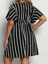 Load image into Gallery viewer, Plus Size Dress Stripe Loose Women‘s Clothing For Summer Short Sleeves Dress
