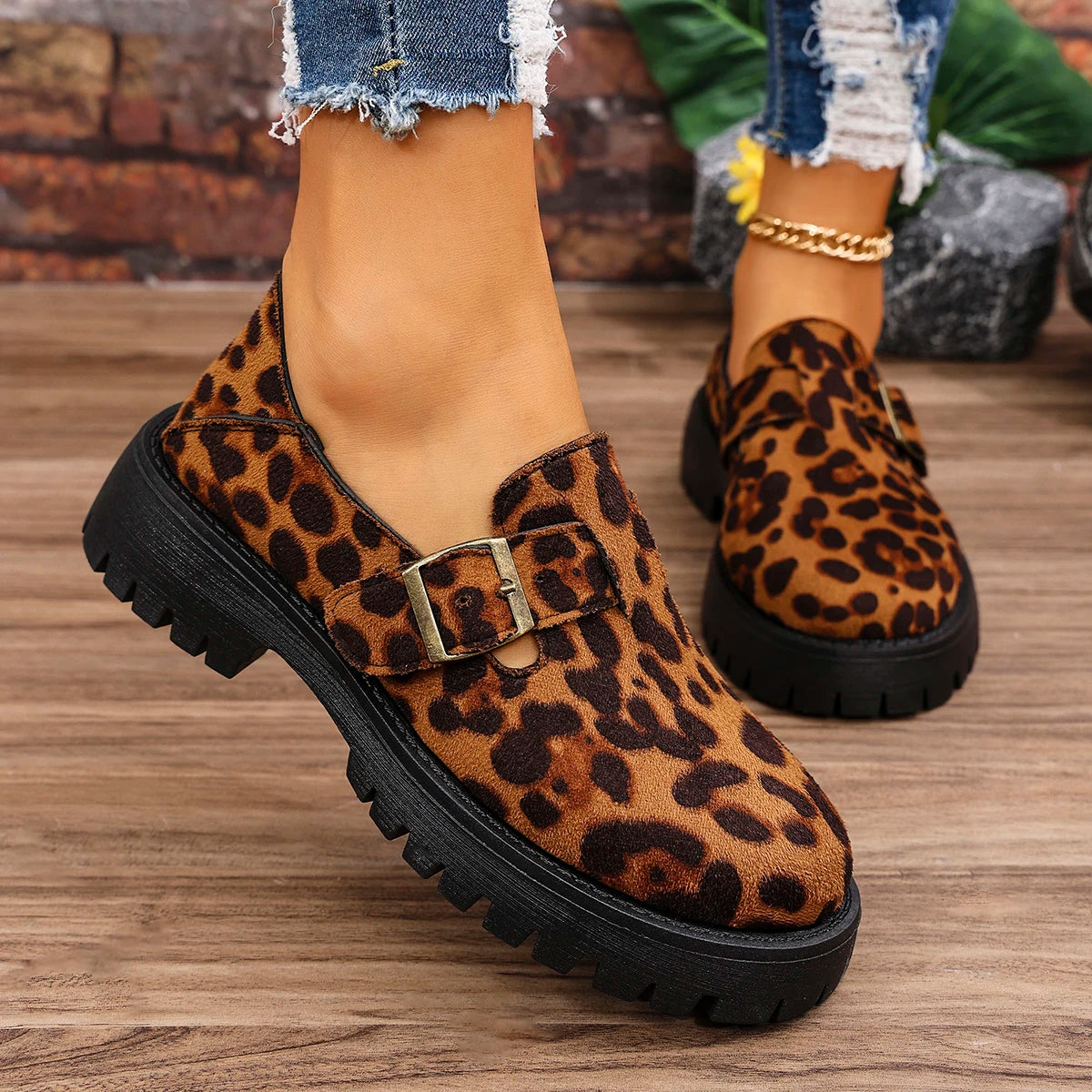 Fashion Leopard Loafers for Women Spring Summer Casual Slip On Flats Shoes Woman Metal Buckle Non Slip Walking Shoes Ladies