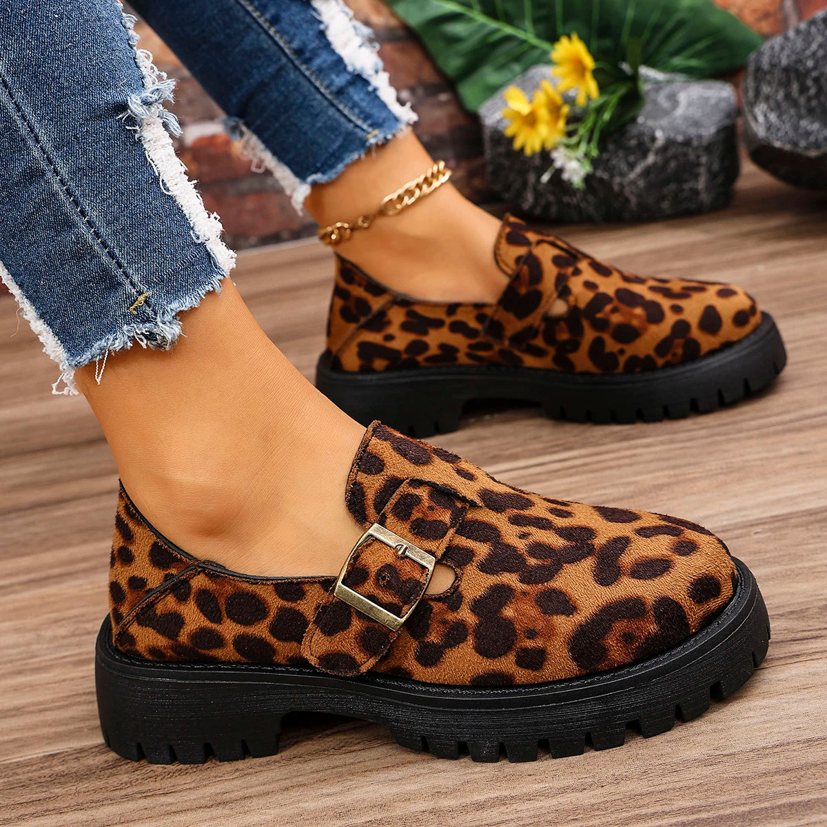 Fashion Leopard Loafers for Women Spring Summer Casual Slip On Flats Shoes Woman Metal Buckle Non Slip Walking Shoes Ladies